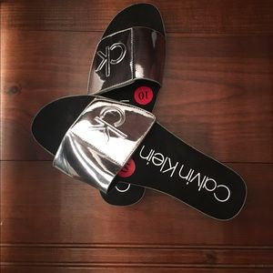 Calvin Klein Womens Marlina Metallic 10 M Slides